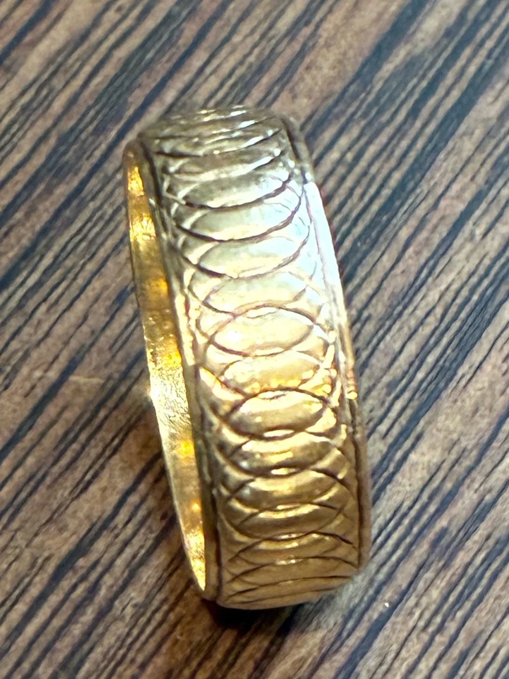 14 karat - Yellow Gold / Size 11 Mens Infinity Design Wedding Band